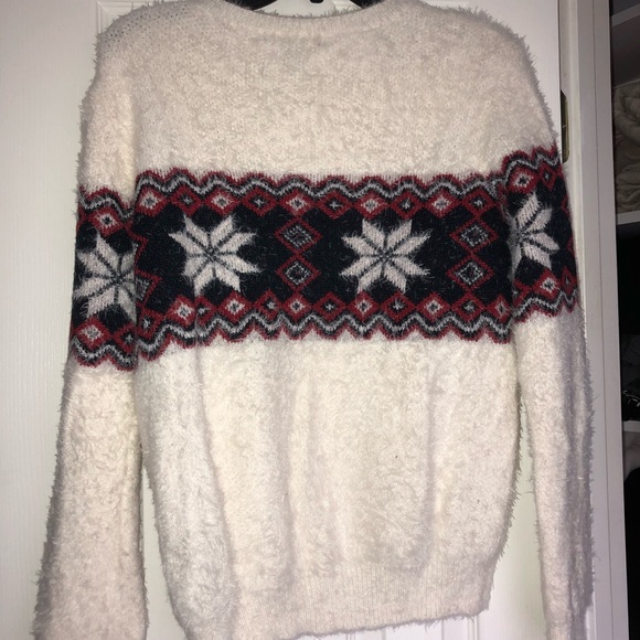 Two warm patterned sweaters - Picture 4 of 6